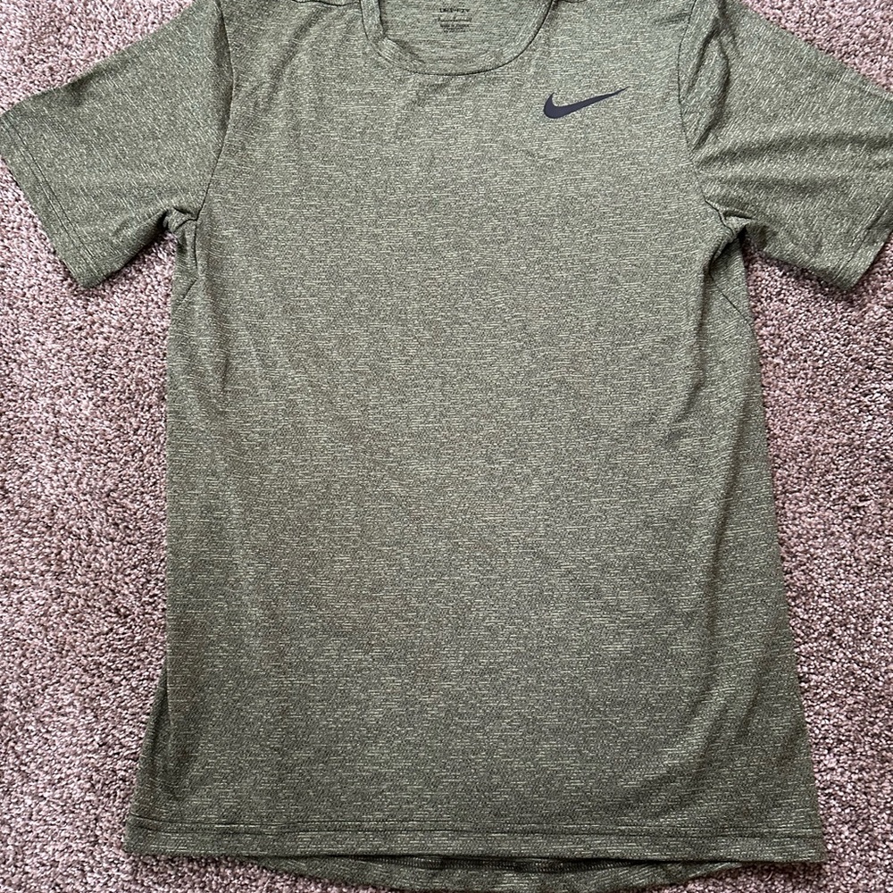 🚨🔥🤩Nike Mens Dri-Fit Training Shirt(NWT)🤩🔥🚨